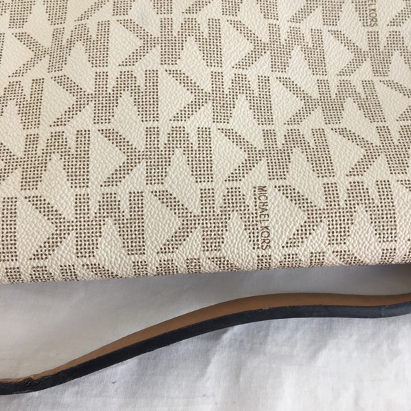 Michael Kors Large Logo Wristlet - Picture 3 of 6